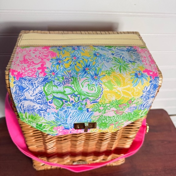 Lilly Pulitzer Cheek to Cheek Rattan Wine/Glass/Snack Basket Floral& Pink Lined - Picture 4 of 10